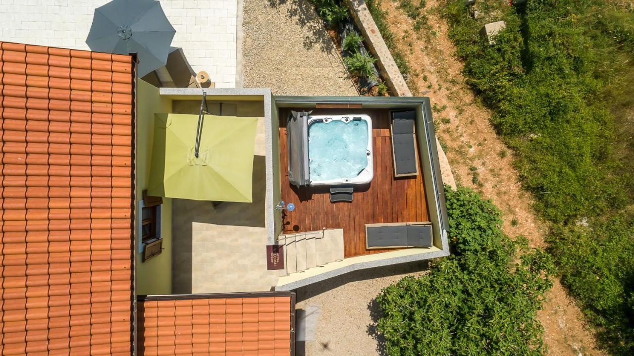 Holiday Home Tos Risika Exterior photo