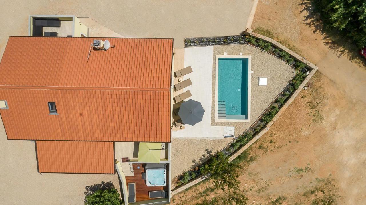 Holiday Home Tos Risika Exterior photo