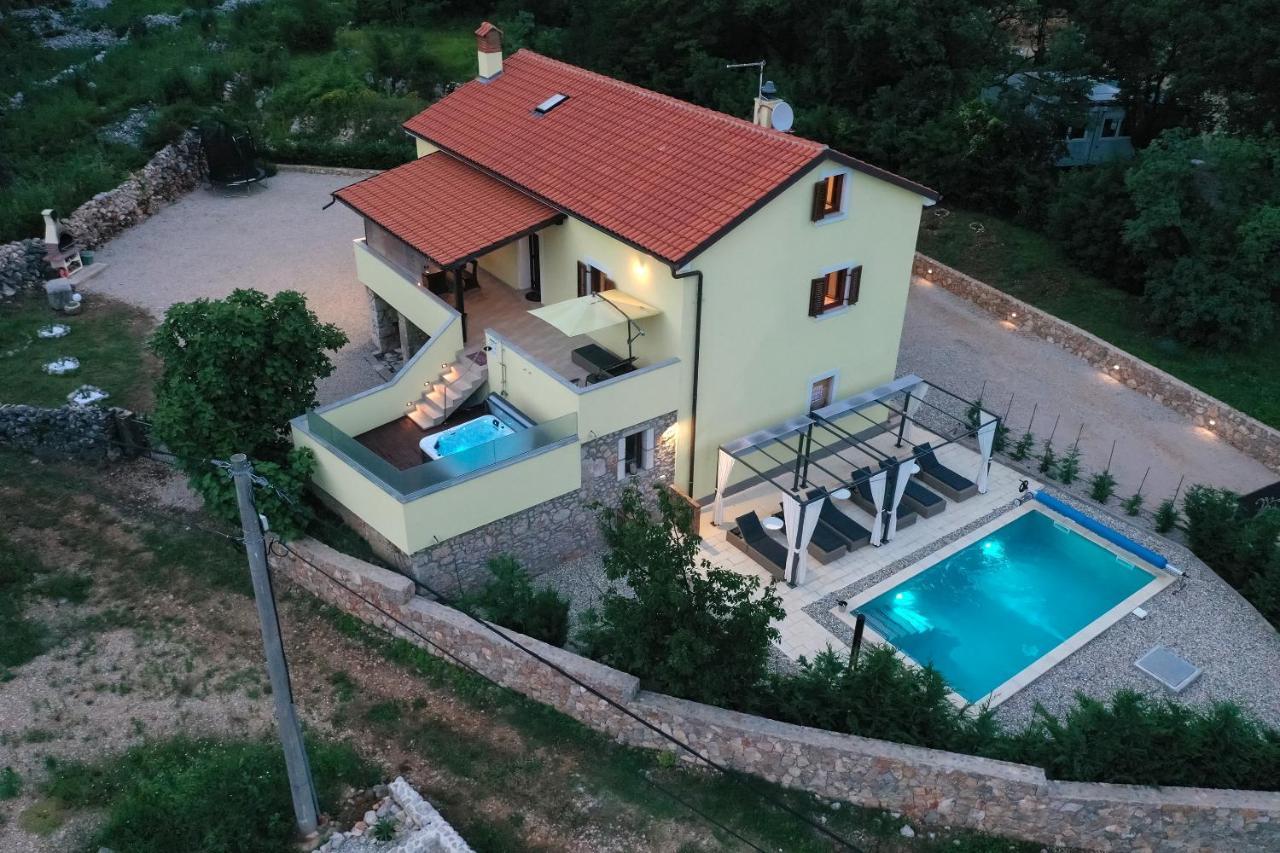 Holiday Home Tos Risika Exterior photo