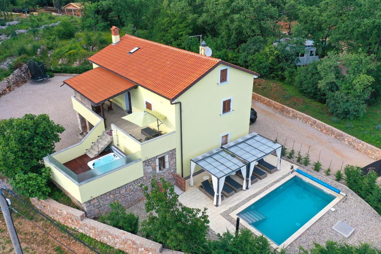 Holiday Home Tos Risika Exterior photo