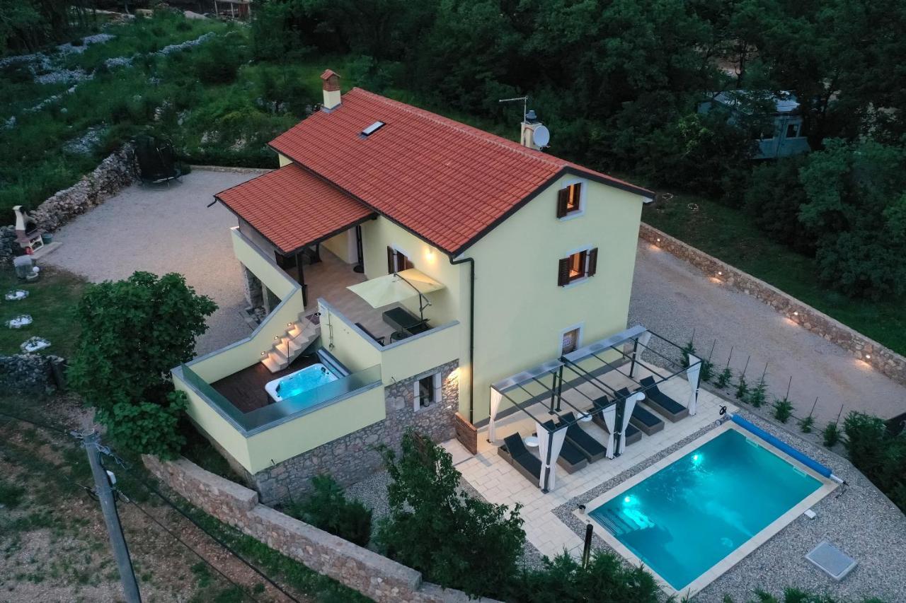 Holiday Home Tos Risika Exterior photo