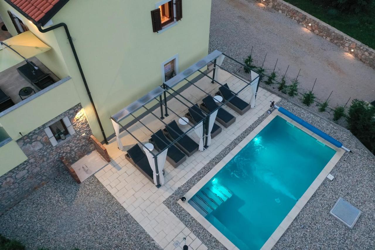 Holiday Home Tos Risika Exterior photo